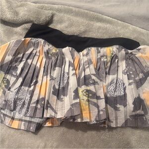 Lululemon Athletica Black and Gray Pleated Mini Skirt